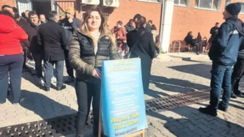 Eski Başkan'a Sokakta Protesto: 'Ekmeğimle Oynadın, Affetmeyeceğim'