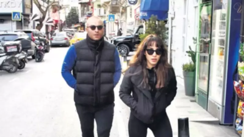 Eski Milli Futbolcu Gökhan Töre ve Eşi Buket Töre, Arnavutköy Sahilinde Tempolu Yürüyüş Yaptı