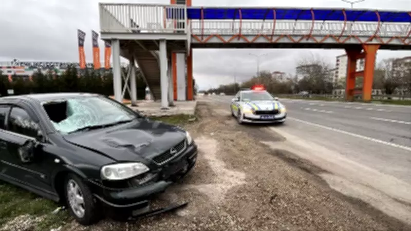Eskişehir'de Çevre Yolunda Üst Geçit Yerine Karşıdan Karşıya Geçmeye Çalışan Yaşlı Adam Otomobil Çarpması Sonucu Hayatını Kaybetti