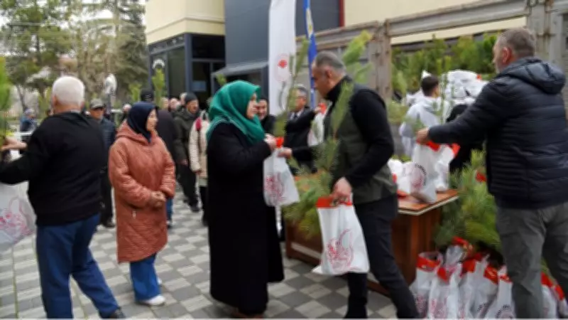 Eskişehir'de Orman Haftası'nda 4 Bin Fidan Vatandaşlara Ücretsiz Dağıtılıyor