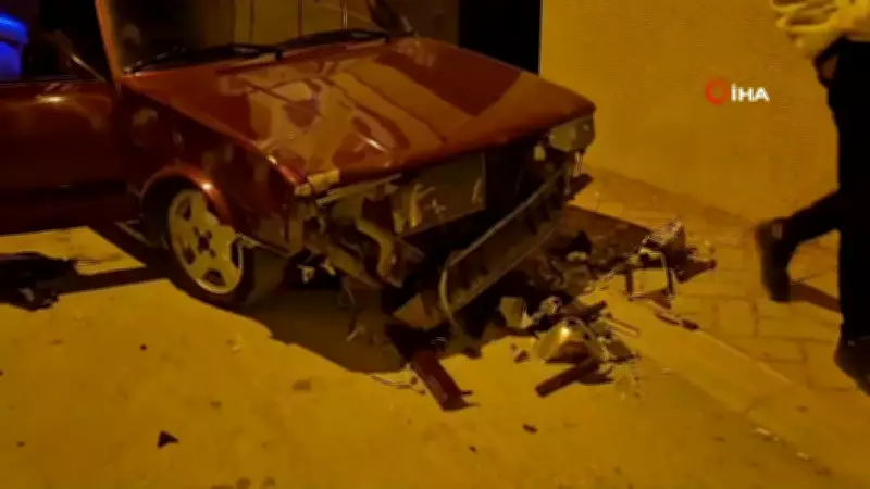 Eskişehir'de Sevgilisinden Ayrılan Genç, Sokak Ortasında Aracını Parçaladı