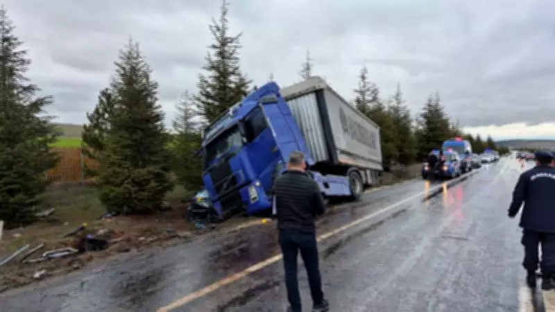 Eskişehir'de TIR'ın Otomobile Çarpıp Sürüklediği Kaza Kamerada: 1 Ölü, 2 Yaralı