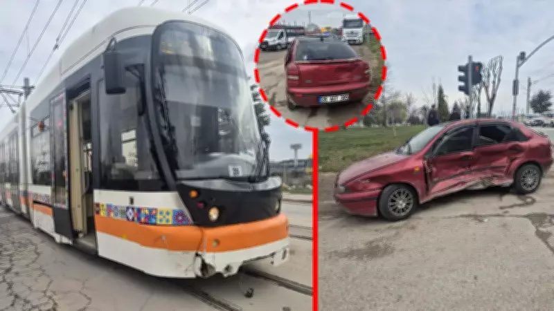 Eskişehir'de Tramvay ve Otomobil Çarpıştı: İki Sürücü Yaralandı
