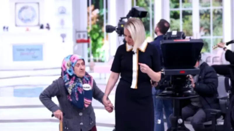 Esra Erol, 76 Yaşındaki Sokakta Kalan Hilmiye Teyze'ye Umut Oldu