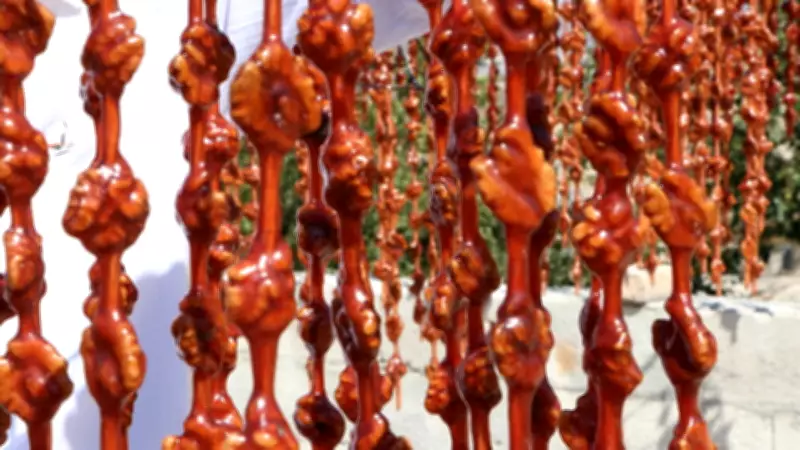 Evde Cevizli Sucuk Yapımı: Geleneksel Tatlı Tarifi ve Püf Noktaları