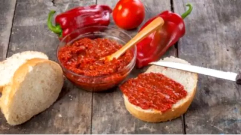 Evde Doğal ve Lezzetli Acuka Nasıl Yapılır? Pratik Tarif ve Püf Noktaları