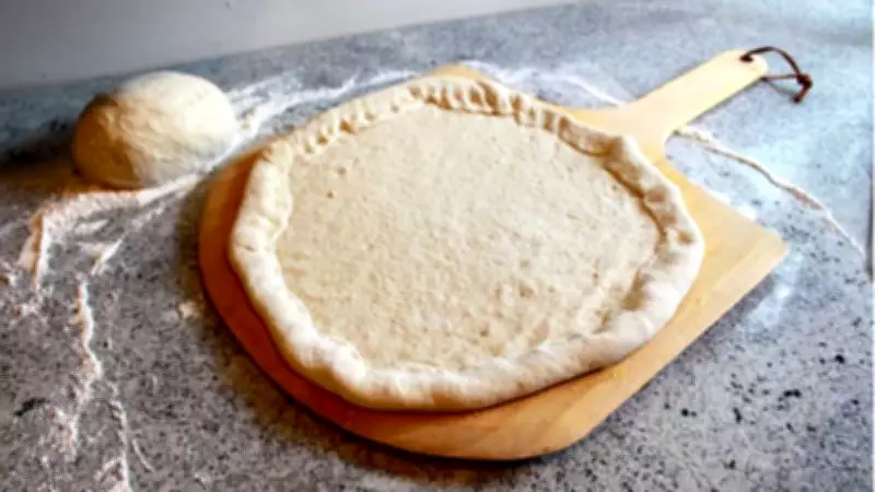 Evde Mükemmel Pizza Hamuru Yapımı: Pratik Tarif ve Püf Noktaları
