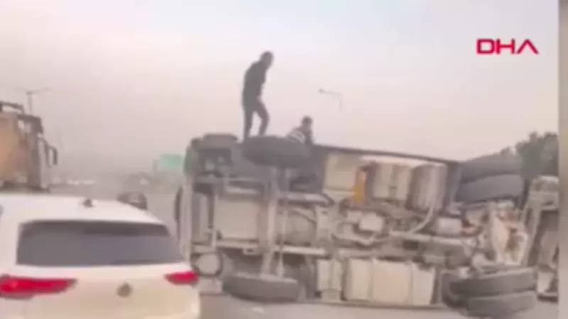 Eyüpsultan TEM Otoyolu'nda Kaza: Devrilen Hafriyat Kamyonu Trafiği Felç Etti