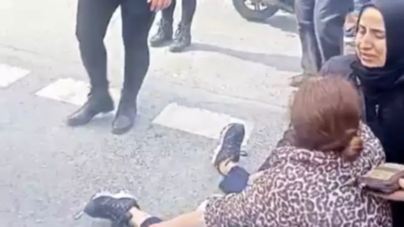 Fatih'te Boşanma Sürecindeki Eş Sokak Ortasında Dehşet Saçtı: Genç Kadın Hayatını Kaybetti