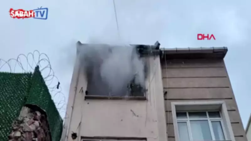 Fatih'te İki Katlı Binada Çıkan Yangında Yaralılar Var, İtfaiye Müdahalesi Sürüyor