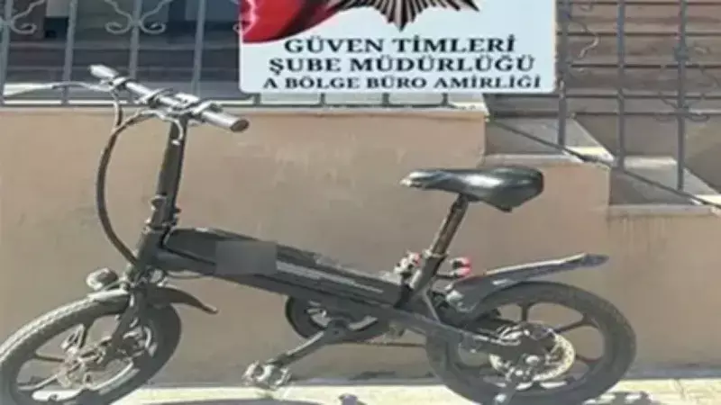 Fatih'te Telefon Çalan Hırsız Yakalandı, Bir Gün Önce de Bisiklet Çalmış