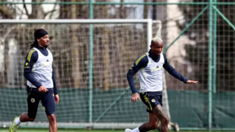 Fenerbahçe, Beşiktaş Derbisi Öncesi İlk Antrenmanını Tamamladı