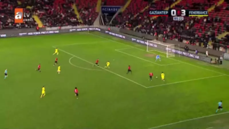 Fenerbahçe, Gaziantep FK'yı 4-0 Mağlup Etti ve Türkiye Kupası'nda Farklı Galibiyet Aldı