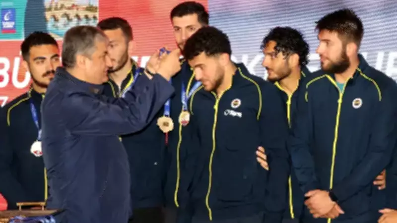 Fenerbahçe Kürek Büyükler Türkiye Kupası'nda Zirvede