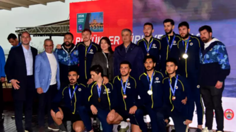 Fenerbahçe Kürek Takımı, Türkiye Kupası'nda Kadın ve Erkeklerde Şampiyon Oldu