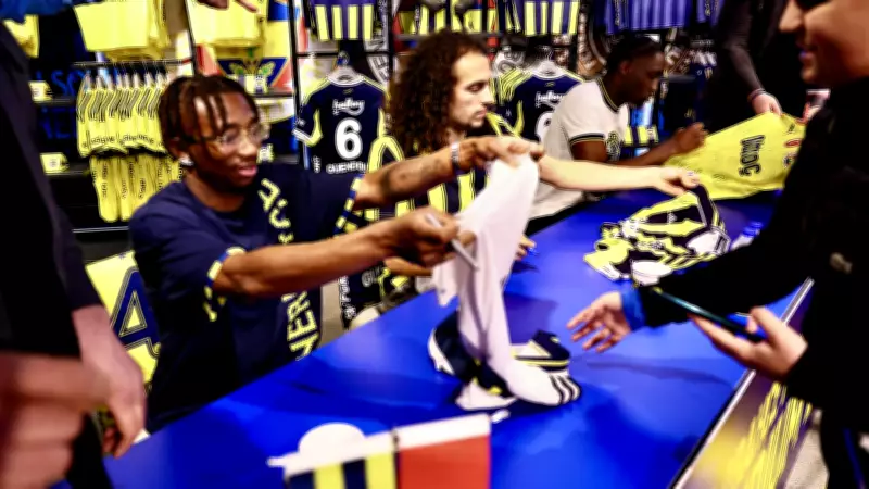 Fenerbahçeli Yıldızlar Taraftarlarla Coşkulu Buluşmada Bir Araya Geldi