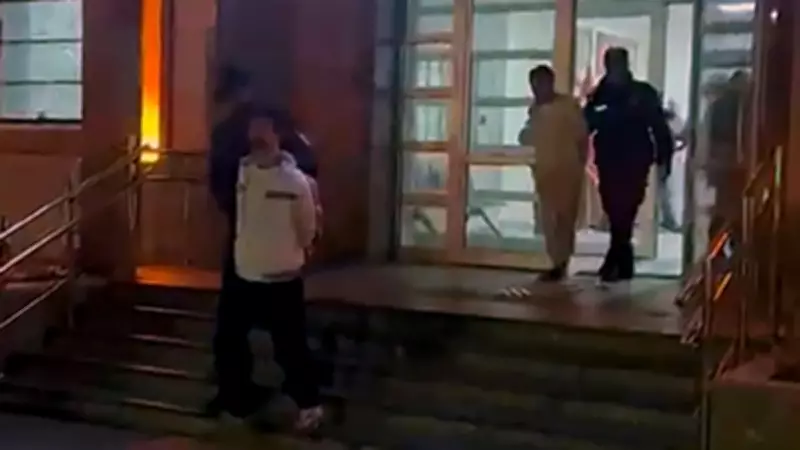 Firari Hükümlü Baba ve İki Oğlu, Saklandıkları Yangın Merdiveninde Yakalandı