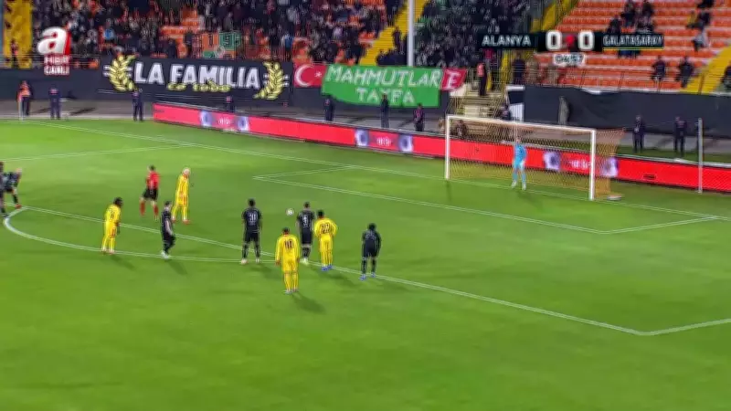 Galatasaray, Alanyaspor Maçında Penaltıyla Öne Geçti