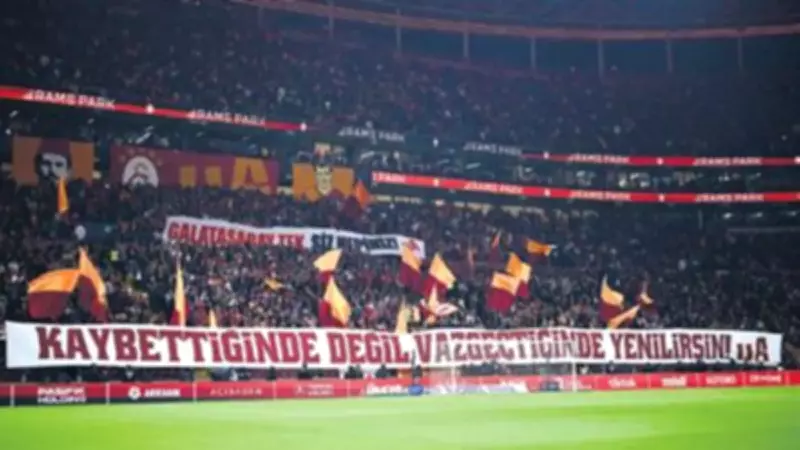 Galatasaray Tribününde Pankart Savaşı: Taraftarlar Arasında Gergin Anlar