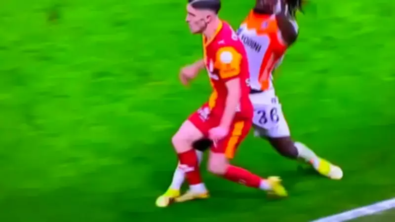 Galatasaray'ın Zaferinde Hakem Kararı Tartışma Yarattı: Eski Hakemler Eleştirdi