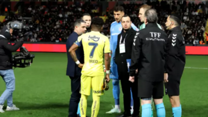 Gaziantep FK-Fenerbahçe Maçı Işık Engeline Takıldı: Mücadele 1 Saat Gecikmeyle Başladı