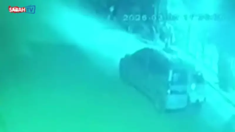 Gaziantep'te Korkunç Cinayet Anı Kameralara Yansıdı: Araçla Yaklaşıp Ateş Açtı