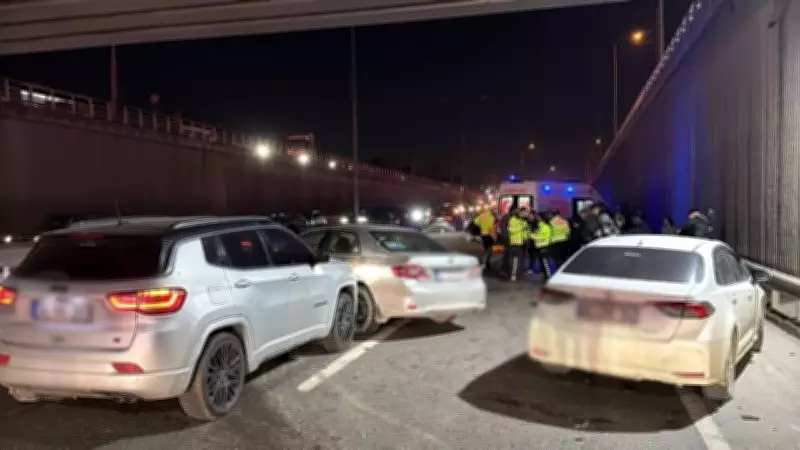 Gebze'de Zincirleme Trafik Kazası: 3 Araç Birbirine Girdi, 5 Kişi Yaralandı