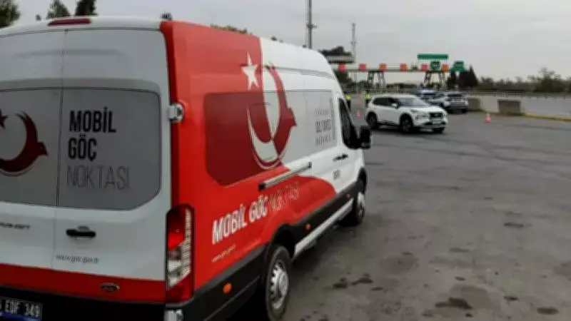 Germencik'te Jandarma Durdurdu: 12 Düzensiz Göçmen Yakalandı, Şoför Tutuklandı