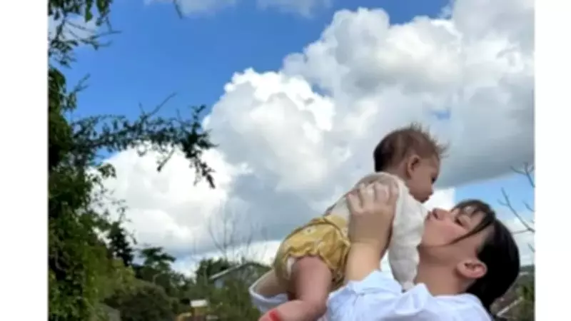 Gizem Karaca Takipçilerine Şaşırtıcı Soruyu Yöneltti: Anne-Kız Oyun Keyfi