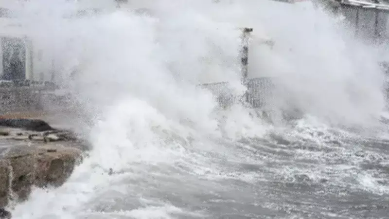 Gökçeada ve Bozcaada'da Fırtına Nedeniyle Feribot Seferleri İptal Edildi