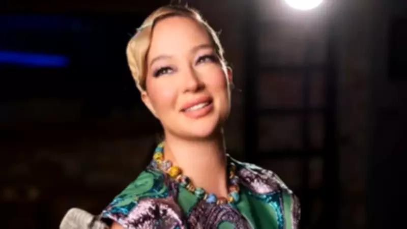 Gülçin Ergül'den Korkutan Paylaşım: Kapısına Gelen Kimliği Belirsiz Kişiyle Yaşadığı Diyaloju Açıkladı