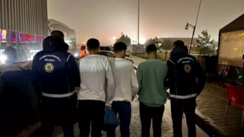 Göçmen Kaçakçılığı Operasyonunda 3 Düzensiz Göçmen ve 2 Şüpheli Yakalandı