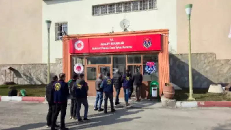 Hakkari'de 5 Kişi Kan Gütme Suçundan Yakalanarak Tutuklandı