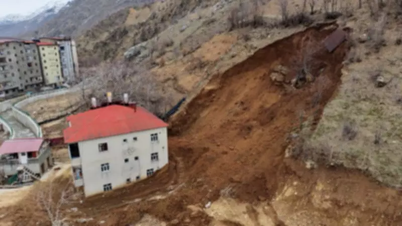 Hakkari'de Heyelan Evin Birinci Katına Zarar Verdi