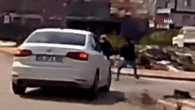 Hatay'da Kaldırımda Yürüyen Kadının Kolyesi Çalındı, Şüpheli Araç Kamerasına Yakalandı