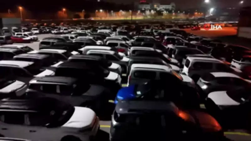 Haydarpaşa Limanı'nda Gece Vardiyası: 2026 Model Sıfır Araçlar İndirildi