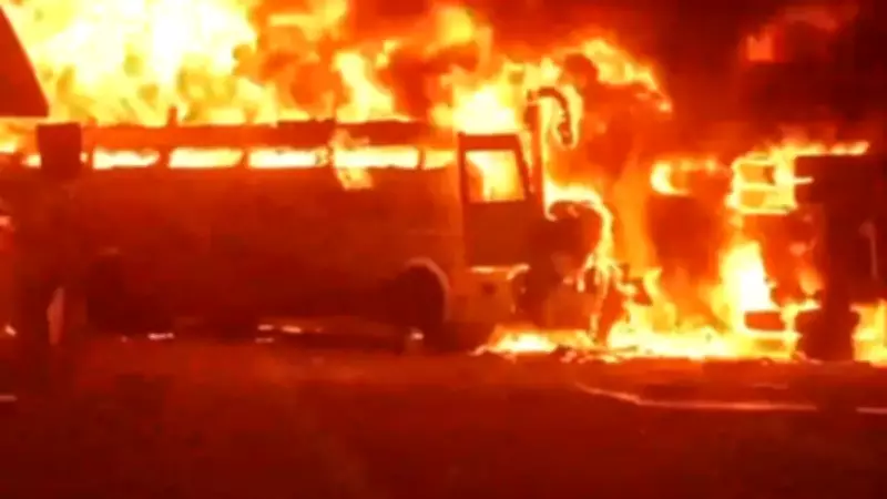 Hindistan'da Feci Otobüs Kazası: Kamyonla Çarpışma Sonucu 13 Kişi Hayatını Kaybetti