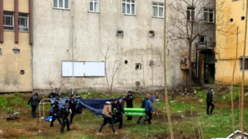 Iğdır'da Çatıdan Düşen Genç Hayatını Kaybetti: Olayın Nedeni Araştırılıyor