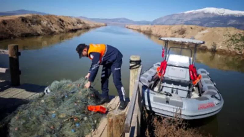 Işıklı Gölü'nde Kaçak Av Operasyonu: 5 Bin Metre Ağ Ele Geçirildi