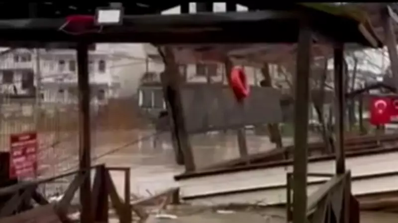 Şile'de Sağanak Yağmur Felaketi: Çay Bahçesi Sular Altında Kaldı