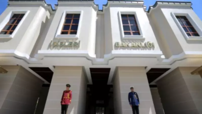 İçişleri Bakanlığı'ndan Dev Operasyon: 8 İlde 10 Çete Çökertildi, 2,5 Milyar TL'lik Hareket Deşifre Edildi