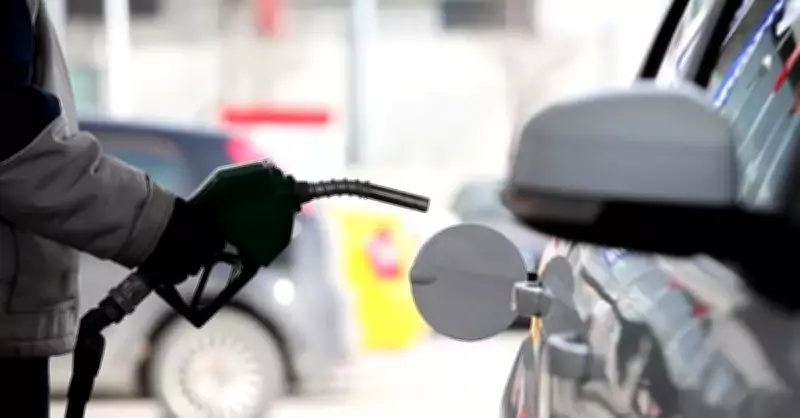 Çin'de Akaryakıt Fiyatlarına Ton Başına 100 Dolara Yakın Zam Geldi