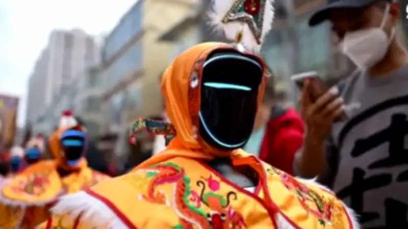Çin'de Geleneksel Etkinlikte Robotlar Kortejde Yürüdü