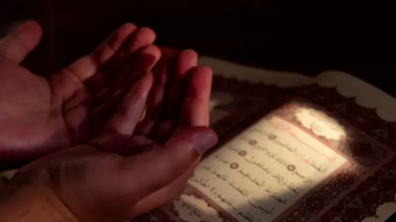 Kadir Gecesi'nde Salavat Nasıl Getirilir? Türkçe Okunuşu ve Faziletleri