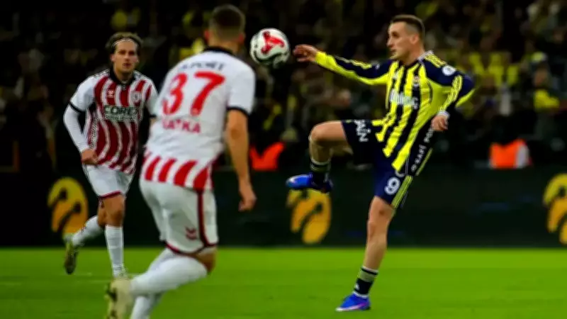 Kadıköy'de Tarihi Anons: Fenerbahçe ve Galatasaray Kadroları Böyle Okundu