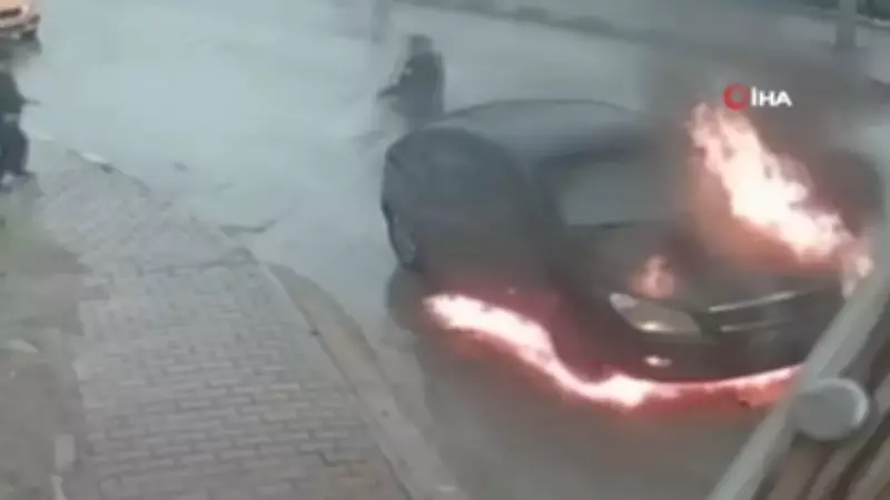 Karabük'te Seyir Halindeki Otomobil Aniden Alev Aldı, Sürücü ve Yolcu Son Anda Kurtuldu