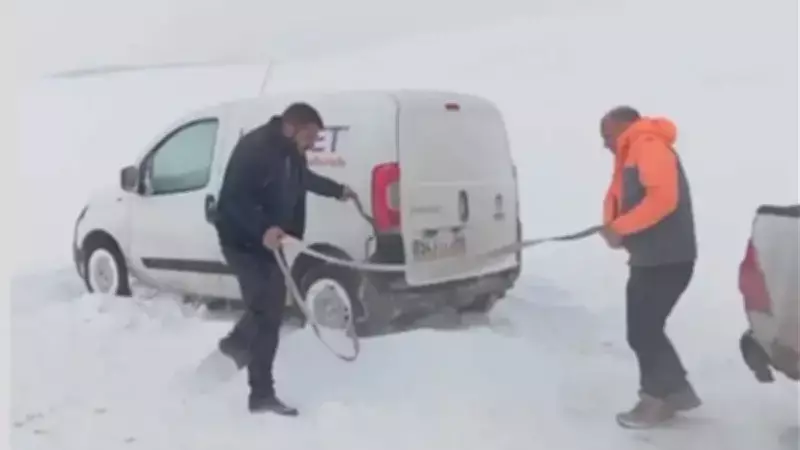 Kars ve Muş'ta Tipi ve Kar Yağışı Ulaşımı Felç Etti, Ekipler Kurtarma Çalışması Yaptı