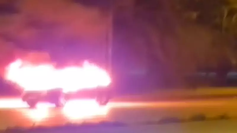 Kartal'da Seyir Halindeki Araç Aniden Alev Aldı, Patlamalar Yaşandı