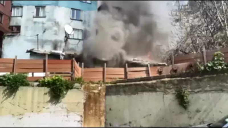 Kağıthane'de Elektrikli Isıtıcı Devrildi, Ev Küle Döndü: Anne ve Çocukları Zor Kurtarıldı