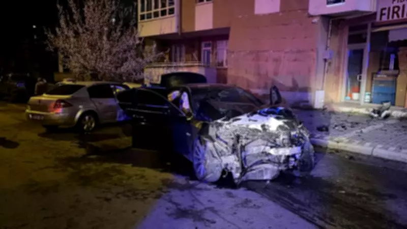 Kayseri'de İki Otomobil Çarpıştı: 1'i Ağır 5 Kişi Yaralandı